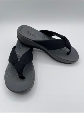 Clarks Cloudsteppers Size 7 Black Knotted Stretch Fabric  Thong Sandals